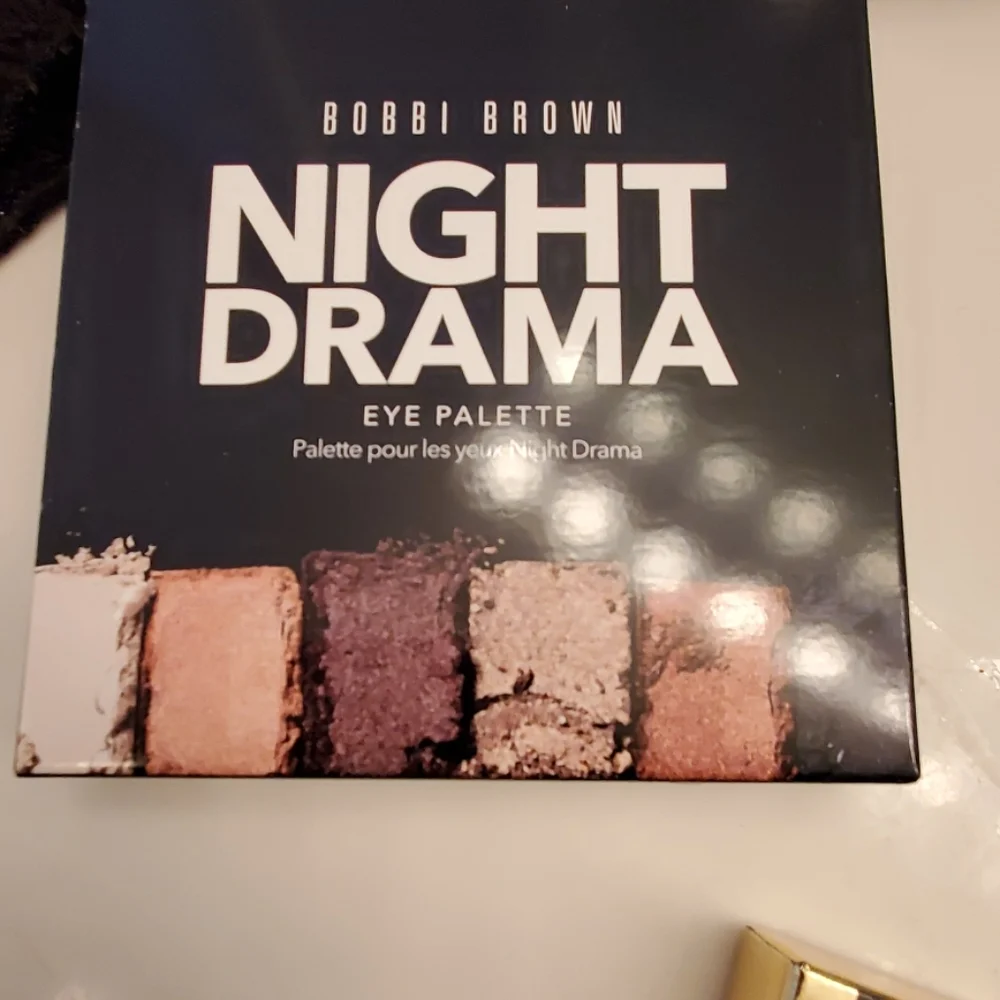Bobbie brown will include brush